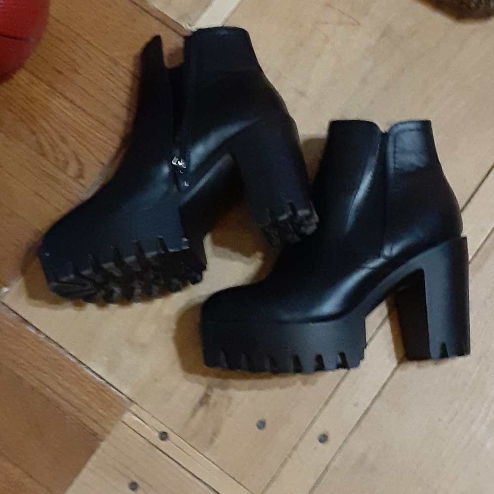 Platform boots